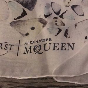 Alexander McQueen Scarf!✨